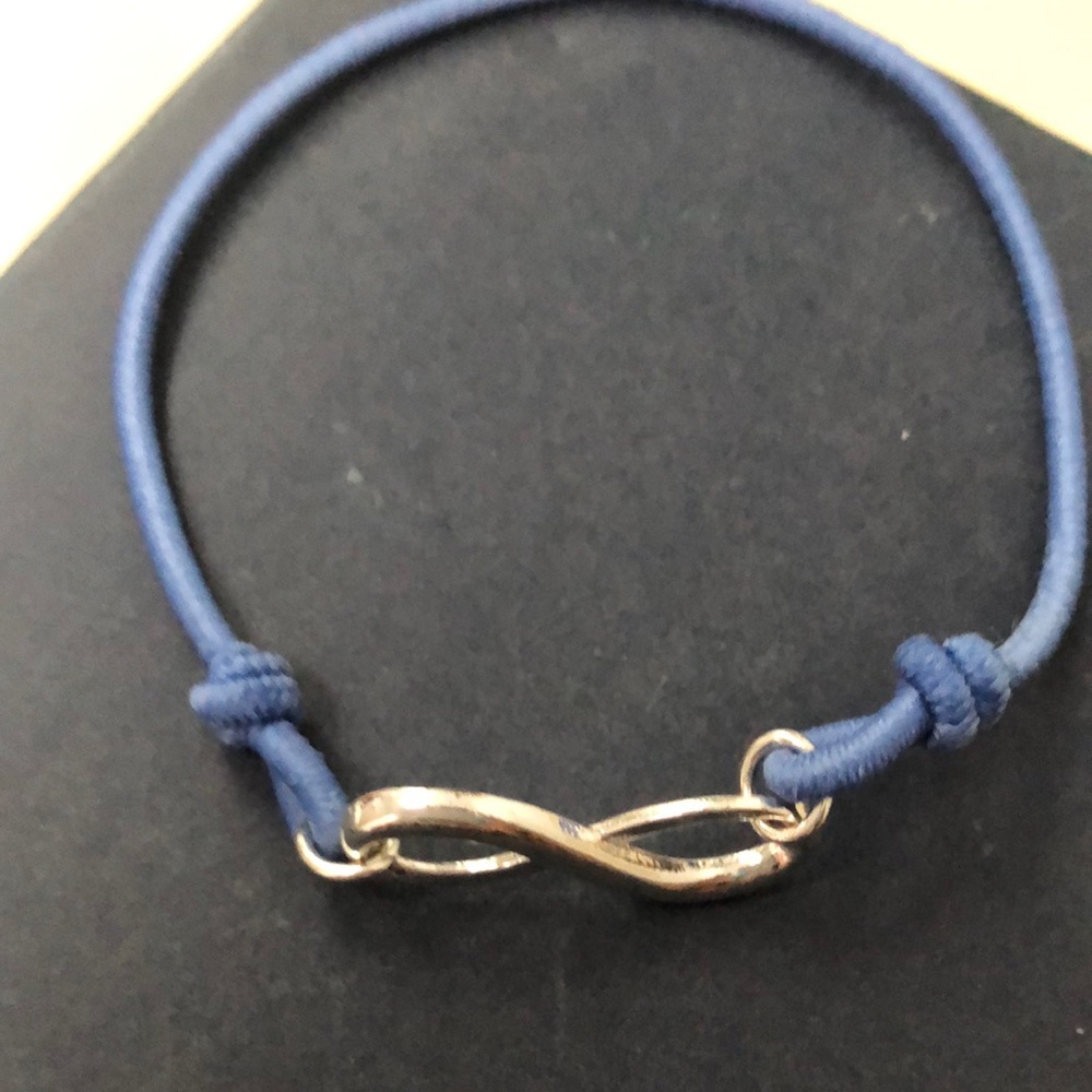 Infinity bracelet. Streches.